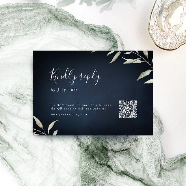 Cartão RSVP Código QR de casamento mínimo do marinho mínimo ve (Moody navy minimal greenery wedding QR code RSVP Card)