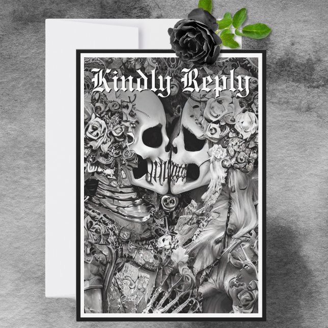 Cartão RSVP Código QR do Casal de esqueleto preto e branco Gót (Criador carregado)