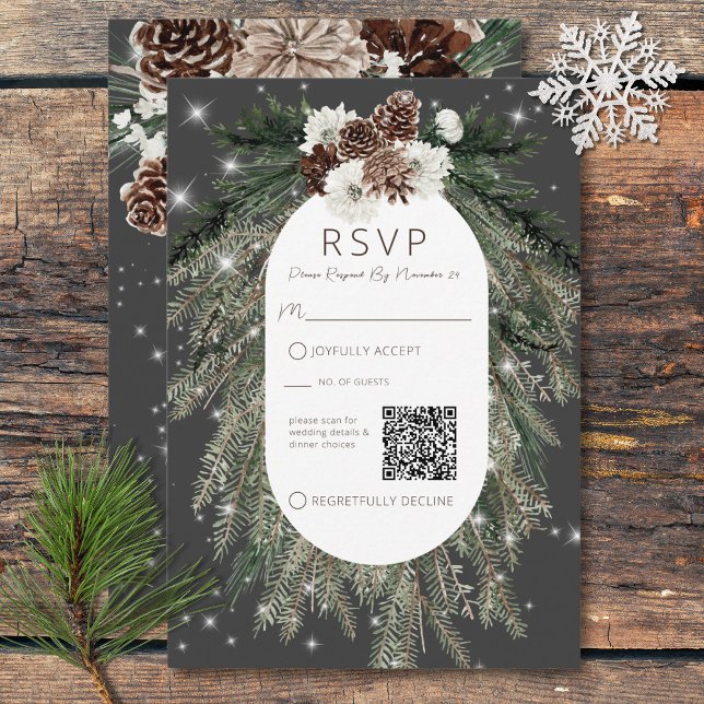 Cartão RSVP Código QR do pinheiro de inverno de Boho Charcarbo (Boho Charcoal Pine Winter Sparkle QR Code RSVP Card)