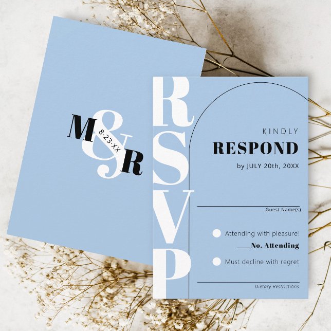 Cartão RSVP de Casamento de Ampersand Azul do Céu  (Classy arch matching sky blue modern wedding invitation RSVP card ampersand monogram black & white)