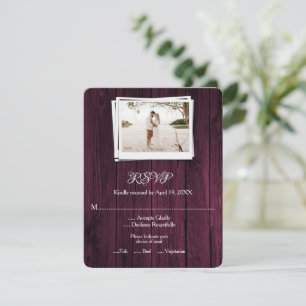 Cartão RSVP de Casamento de Foto de Magenta Wooden