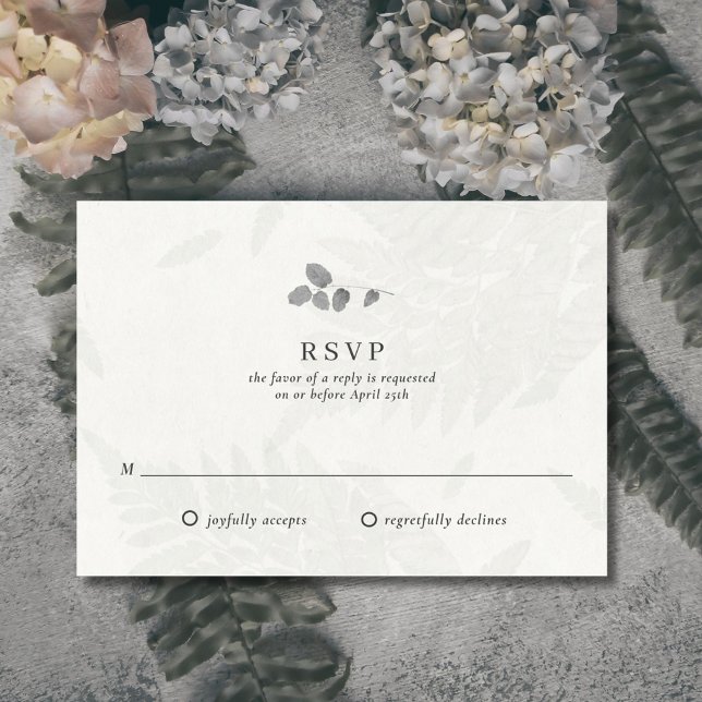 Cartão RSVP de Casamento de Monograma de Folha Bot (Elegant botanical leaf wedding RSVP card. Features a light gray faux leaf pattern. )