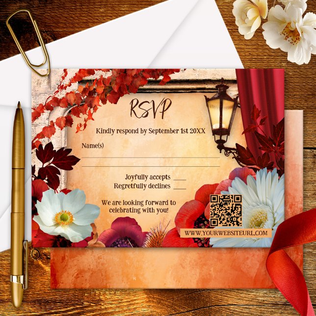 Cartão RSVP de Casamento de outono Antigo Italiano (Italian RSVP card featuring colorful autumn leaves and flowers with vintage lantern)