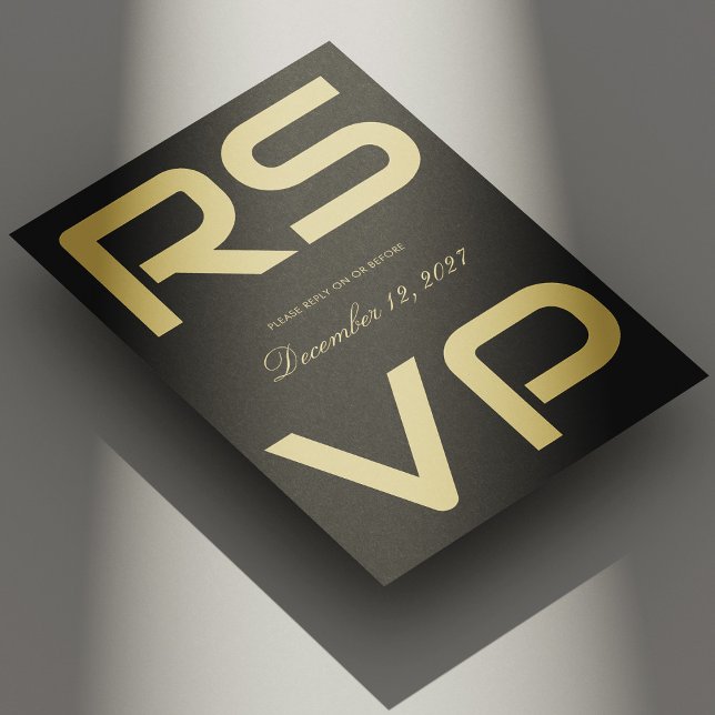 Cartão RSVP de Casamento de Script Dourado Elegant (Personalized Elegant Gold Script Wedding RSVP Card on Black)