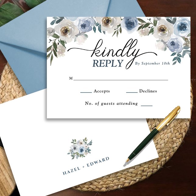 Cartão RSVP de Casamento Floral Azul Elegante Dust (Elegant Dusty Blue Floral Wedding RSVP Card)