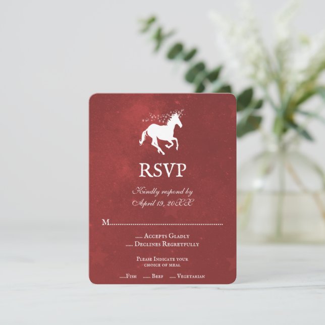 Cartão RSVP de Casamento Unicórnio Vermelho (Em pé/Frente)