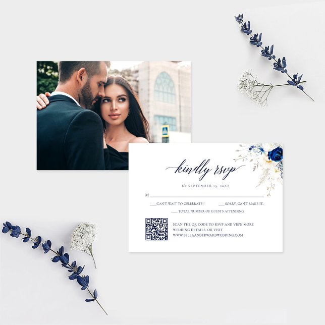 Cartão RSVP de Código QR de Casamento Floral Azul  (Criador carregado)