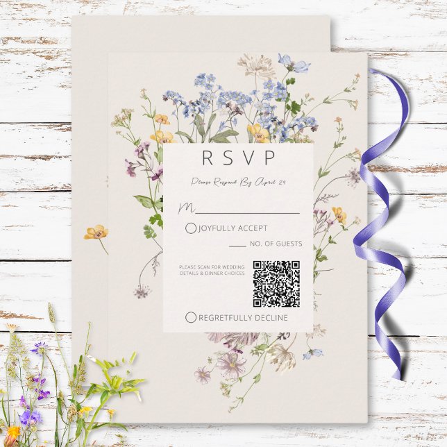 Cartão RSVP Delicate Boho Wildflower Cream Código QR Casamento (Delicate Boho Wildflowers Cream QR Code Wedding RSVP Card)