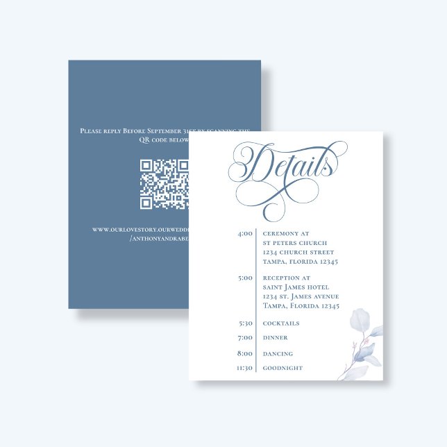 Cartão RSVP Detalhes de Casamento com Código QR em Caligrafia  (Elegant dusty blue wedding details card with QR code and calligraphy timeline design)