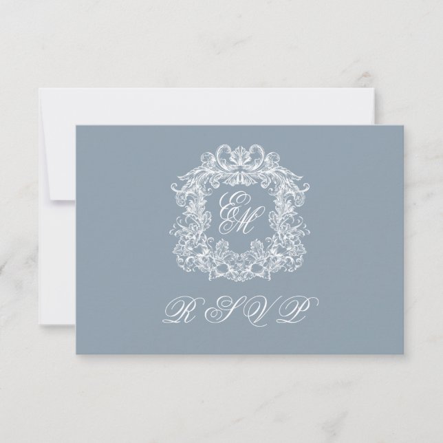 Cartão RSVP Dusty Blue Monogram Crest Elegant Wedding (Frente)