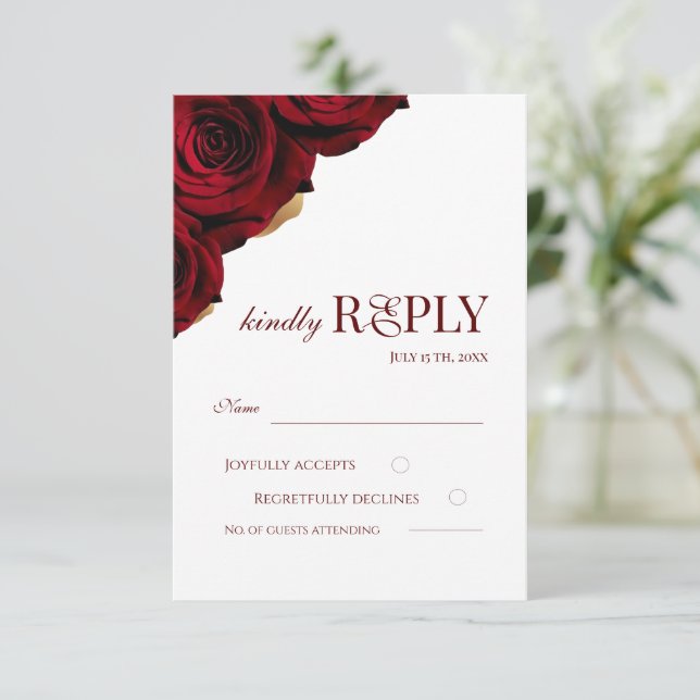 Cartão RSVP Elegant Burgundy and White Roses Wedding (Em pé/Frente)