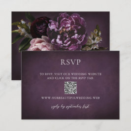 Cartão RSVP Elegant Maximalist Purple Floral QR Code Wedding
