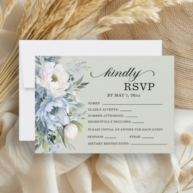 Cartão RSVP Elegante Azul Empoeirado Marfim Floral Salgueiro V (Dusty blue and white watercolor floral on sage green wedding RSVP card.)