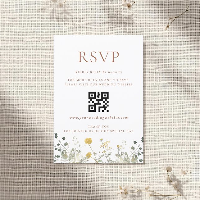 Cartão RSVP Elegante Terracotta Wildflower Wedding Código QR R (Criador carregado)
