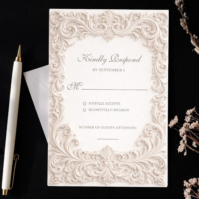 Cartão RSVP Embossed Style Ivory Rococo Scroll Wedding (Embossed Style Ivory Rococo Scroll Wedding RSVP Card)