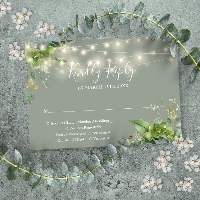 Cartão RSVP Eucalyptus Floral String Lights Sage Casamento Ver (Eucalyptus Floral String Lights Sage Green Wedding RSVP Card)