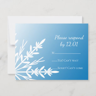 Cartão RSVP Floco de neve branco no casamento no inverno azul
