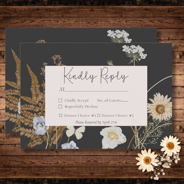 Cartão RSVP Flores selvagens no Janto do Casamento do Carvão D (Wildflowers on Charcoal Wedding QR Code RSVP Card)