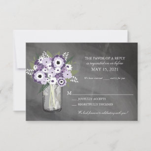 Cartão RSVP Jarra de Pedra com Jardim de Flores Roxas Lousa   