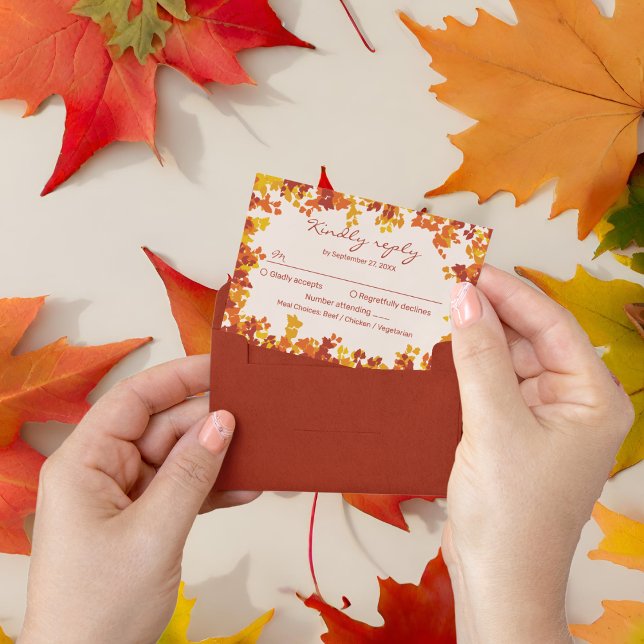 Cartão RSVP Maple Deixa Orange & Terracotta Autumn Casamento (Criador carregado)