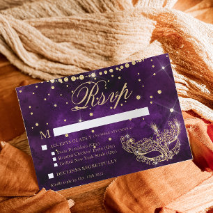 Cartão RSVP Máscara de mascarada elegante roxo dourado brilho 
