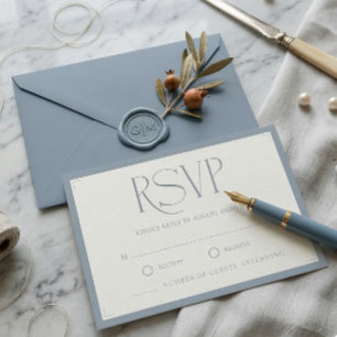 Cartão RSVP Minimalista Monograma Azul Poeirento Elegante Casa