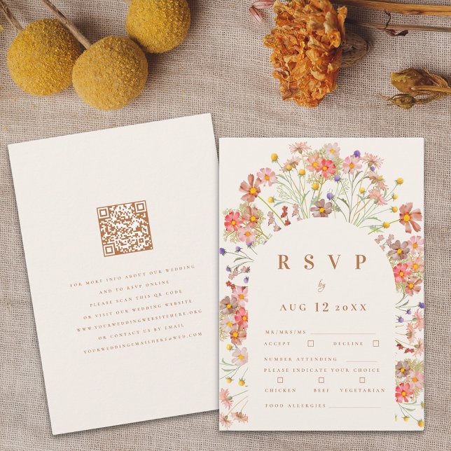 Cartão RSVP Opções de Refeições Florais Boho de Terracota para (Boho fall Wildflower floral arch Wedding rsvp QR code card in terracotta burnt orange beige brown)