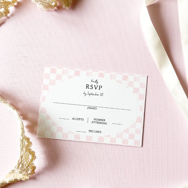 Cartão RSVP Painted Pink Checkerboard Pattern Wedding (Criador carregado)