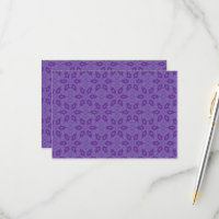 Papel branco de embrulho com padrão repetitivo de