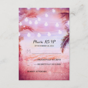 Cartão RSVP pôr do sol brilha na praia luzes do casamento roxo