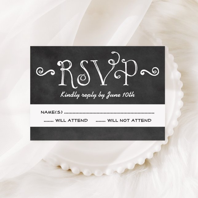 Cartão RSVP Preto Casamento Rustic Script Chalkboard (Criador carregado)