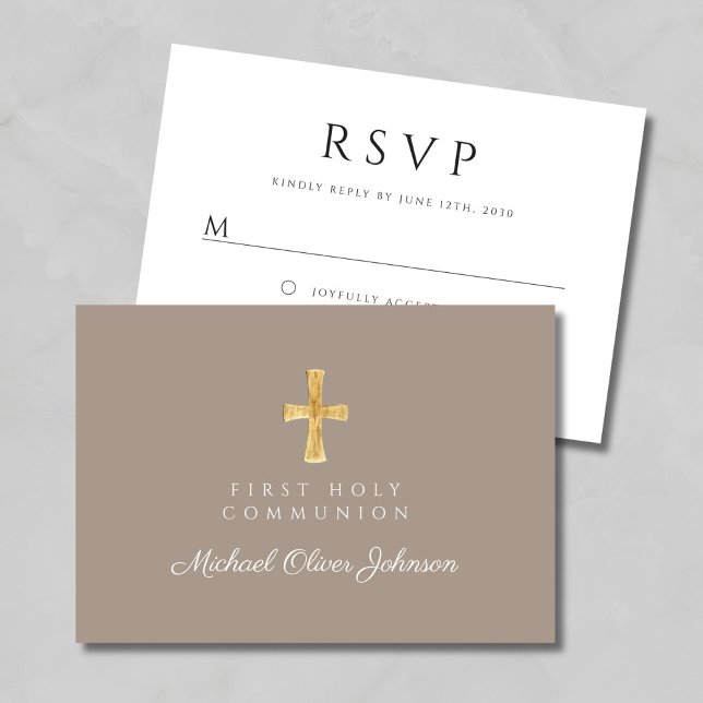 Cartão RSVP Primeira Comunhão Religiosa de Menino Cruzado (Taupe Religious Cross Boy First Communion RSVP Card)