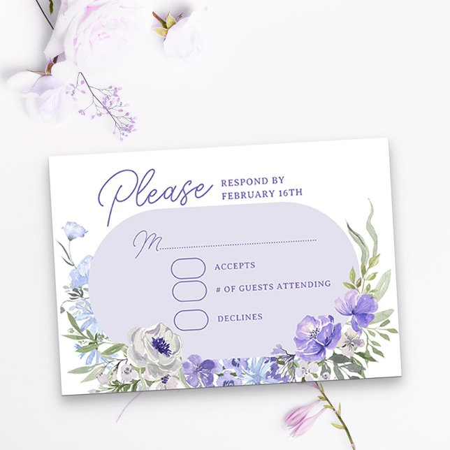 Cartão RSVP Quadro Floral Oval Roxo Elegante (Purple floral RSVP card with editable response date)