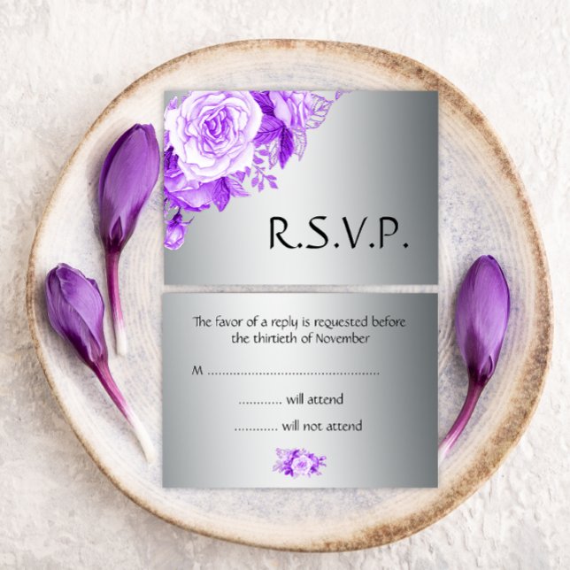 Cartão RSVP Roxo Rose Bouquet em Silver Weding (Criador carregado)