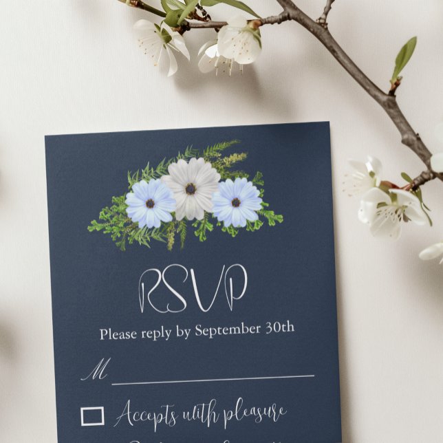 Cartão RSVP Rustic Light Blue and White Floral Quinceañera  (Criador carregado)
