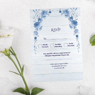 Cartão RSVP Rustic Wood  Blue Floral Elegant Wedding 