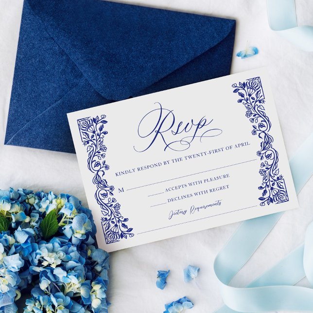 Cartão RSVP Script Elegante Azul-Padrão Floral do ornamentado  (Ornate Greek Floral Pattern Blue Elegant Script RSVP Card)