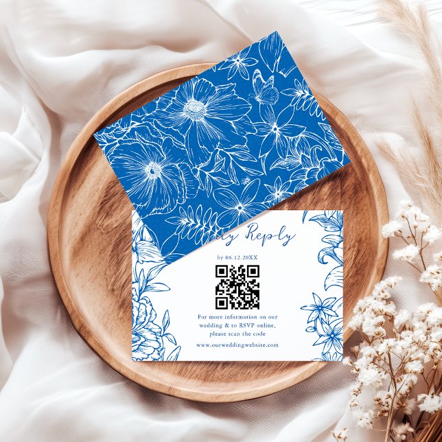 Cartão RSVP Simple Elegant Royal Blue Floral QR Code Wedding (Criador carregado)