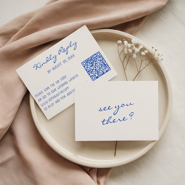 Cartão RSVP Site de Casamento com QR Code de Letra Azul Minima (Criador carregado)