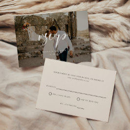 Cartão RSVP Sobreposição de Foto de Casamento com Letra Minima