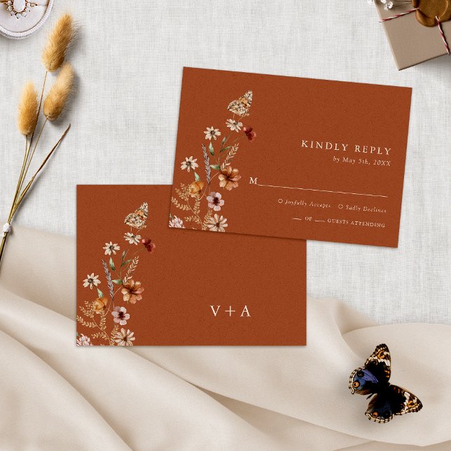 Cartão RSVP Terracotta Boho Chic Casamento Floral (Terracotta Boho Chic Floral Wedding RSVP Card Butterfly Monogram by Painted Paperie
)