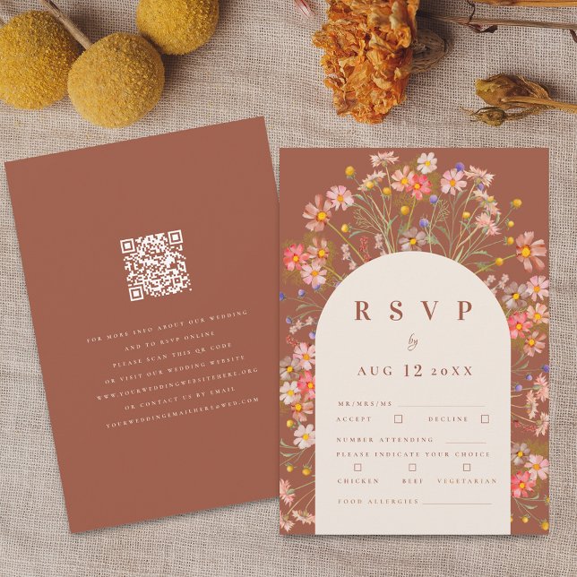 Cartão RSVP Terracotta Boho Fall Wildflower Refeição Floral Op (Terracotta and beige boho fall wildflower rustic floral arch wedding meal options and qr code rsvp )