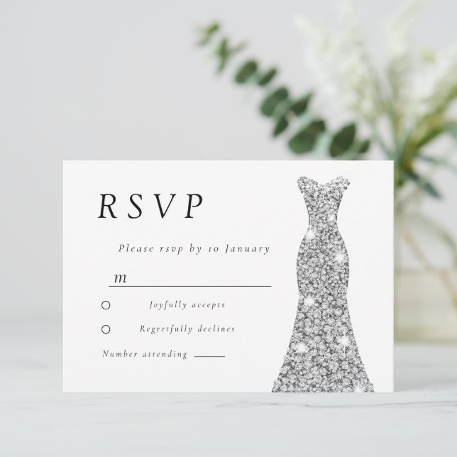 Cartão RSVP Vestido de Diamante Prata para Noiva ou Festa de A (Em pé/Frente)
