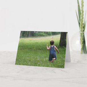 Cartão Running Through the Field