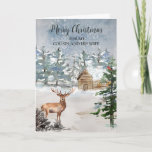 Cartão Rustic Deer Cousin e Wife no Natal<br><div class="desc">Feliz Natal para primo e esposa no cartão de direito com uma neve rústica coberta de cabana na floresta e verso pensativo.</div>