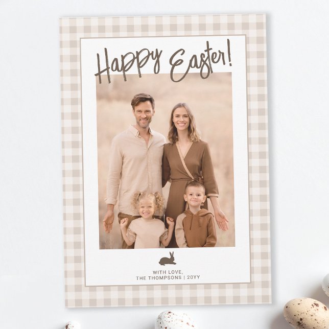 Cartão Rustic Easter Family Photo Beige Gingham And Bunny (Criador carregado)