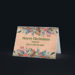 Cartão Rustic Son & Son in Law Feliz Natal<br><div class="desc">Feliz Natal para o filho e o filho no cartão de direito com folhagem verde e pinecones e verso pensativo.</div>