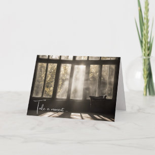 Cartão Sala iluminada ao Sol com Cadeira Vazia