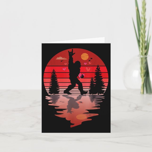 Cartão Sasquatch de Amor Engraçado Dia de os namorados Co (Frente)