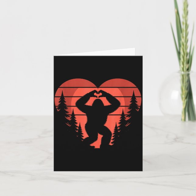 Cartão Sasquatch Valentine's Day - Bigfoot Heart Sungles  (Frente)